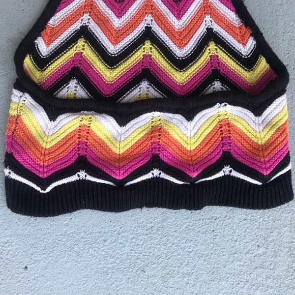 FOREVER 21 Geometrical Knit Crochet High Neck Scalloped Edge Crop Halter Top - Picture 4 of 6
